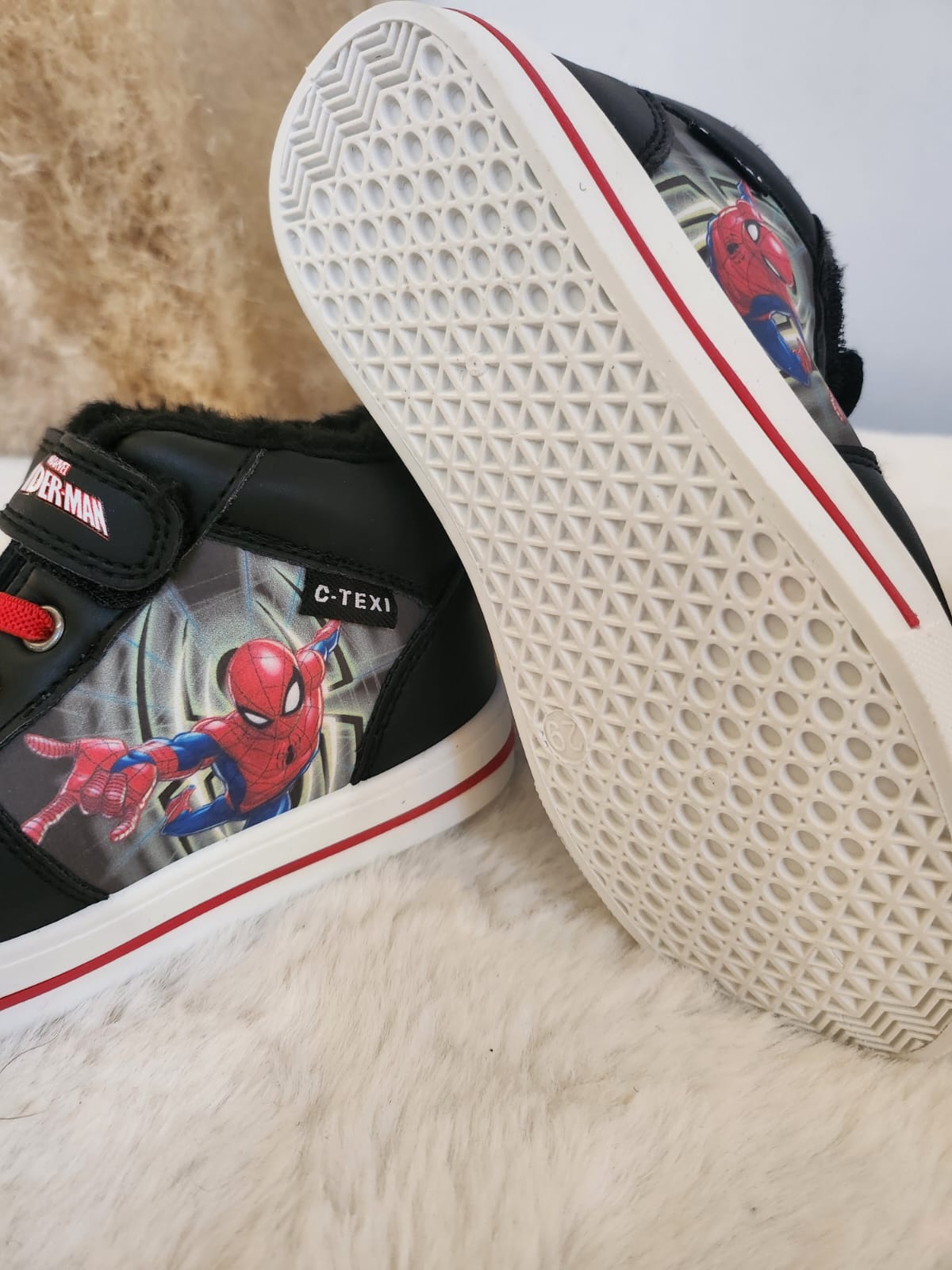 Baskets montantes fourrées Spiderman
